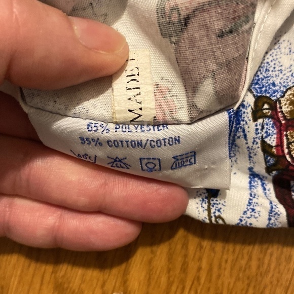 Mobb Women's Blue White Classic Christmas  Winter Theme Scrub Top (Size Medium) - Picture 7 of 9